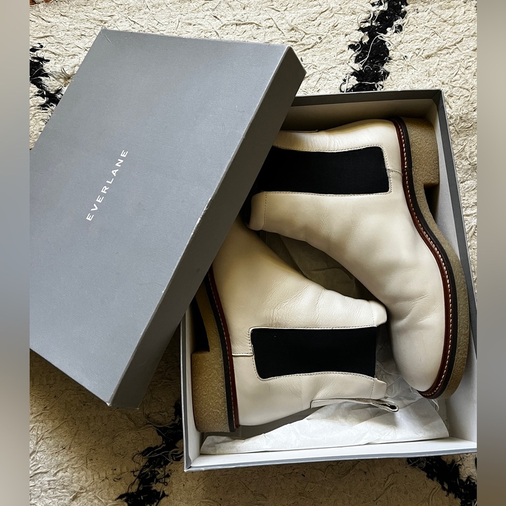 EVERLANE Chelsea Boots, Italian leather size 9, with box
